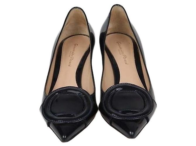 Gianvito Rossi Ruby Pumps aus schwarzem Lackleder mit spitzer Kappe