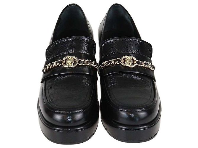 Mocassini platform Chanel in pelle lucida nera con catena CC Nero