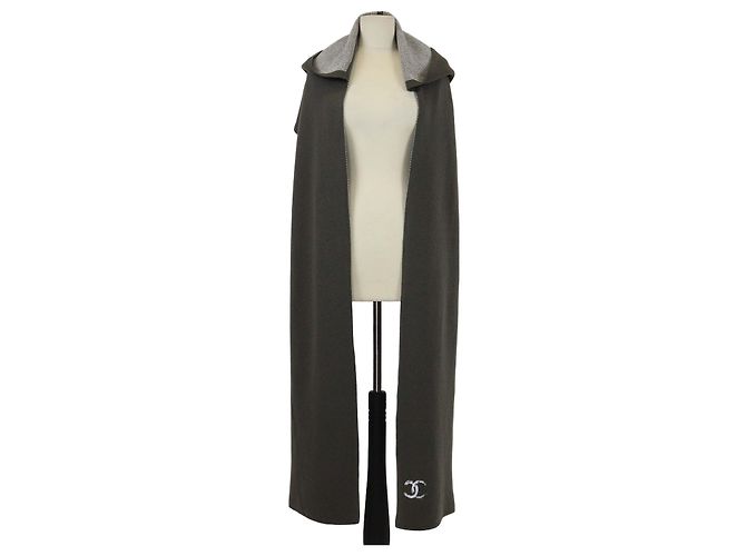 Sciarpa con cappuccio in cashmere grigio Chanel