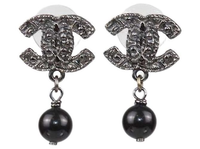 Orecchini Chanel Black CC con perle sintetiche a goccia e chiusura a pressione Nero