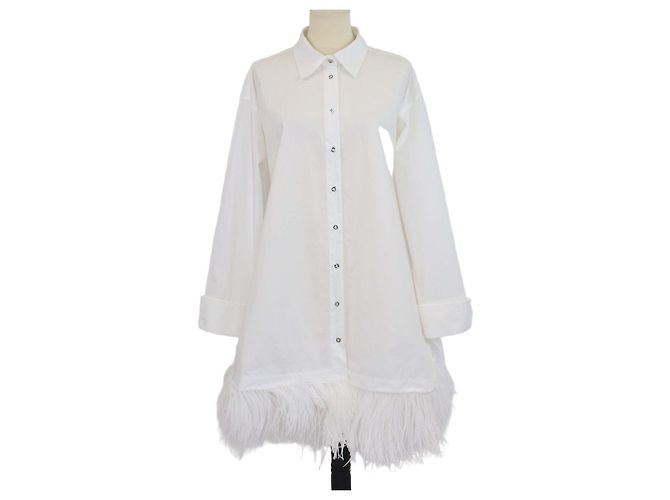 Camisa Marques Almeida em algodão branco com acabamento em penas de avestruz