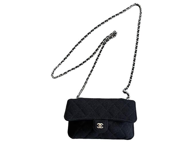 Chanel Bolsa de ombro em tecido acolchoado preto