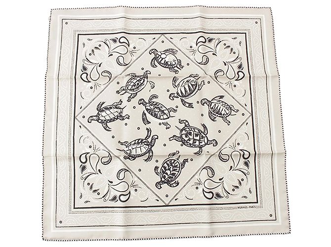 Foulard di seta Hermès Les Tortues marrone 55