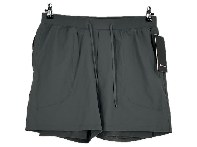 Autre Marque Lululemon Shorts Grau L