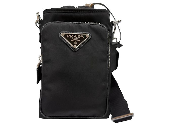 Capa para Smartphone Prada em Re-Nylon preto com acabamento em Saffiano