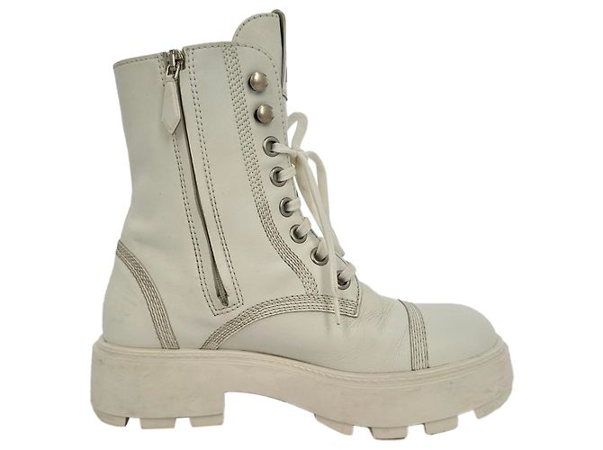 Bottines de combat à lacets Miu Miu en cuir blanc