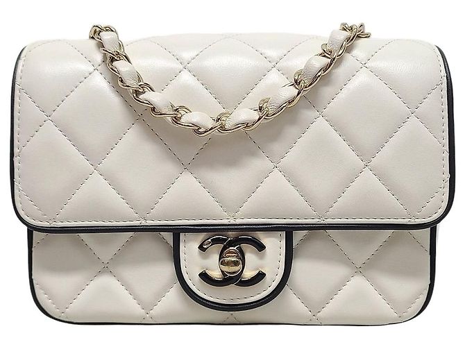 Chanel Mini borsa a patta in pelle d'agnello bianca e nera Bianco