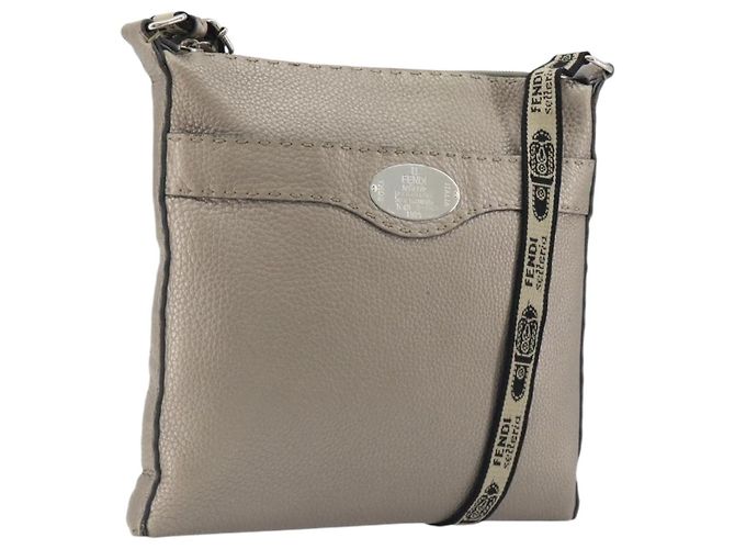 FENDI Celeria Schultertasche Leder Grau Silber