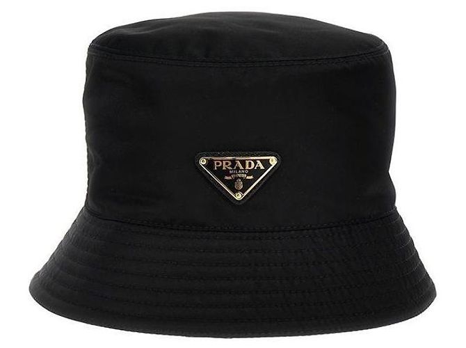 Prada Bob en nylon noir avec logo triangle doré