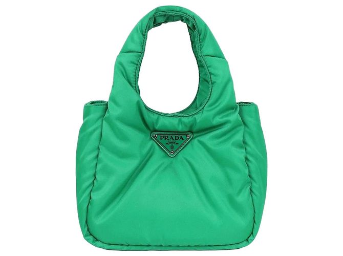 Prada Mini bolsa de nylon acolchoada macia não utilizada Verde