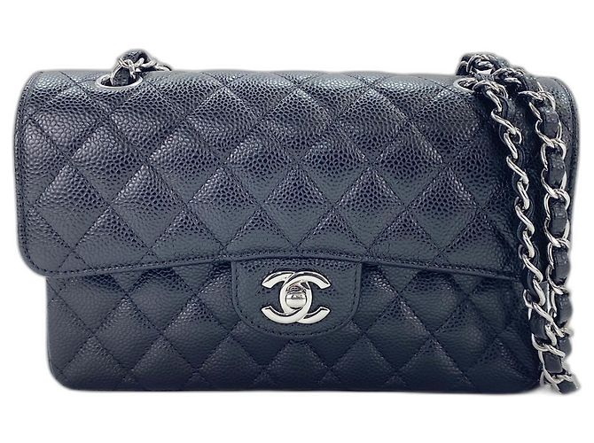 Borsa a spalla piccola Chanel Matelassé in nero