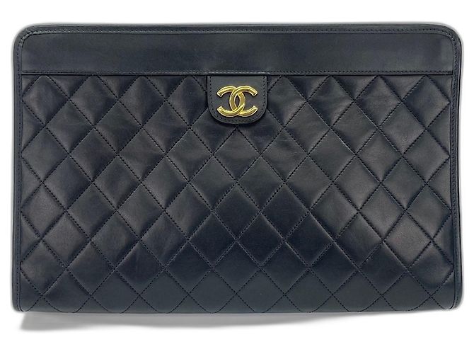 Chanel Matelassé Clutch in Schwarz