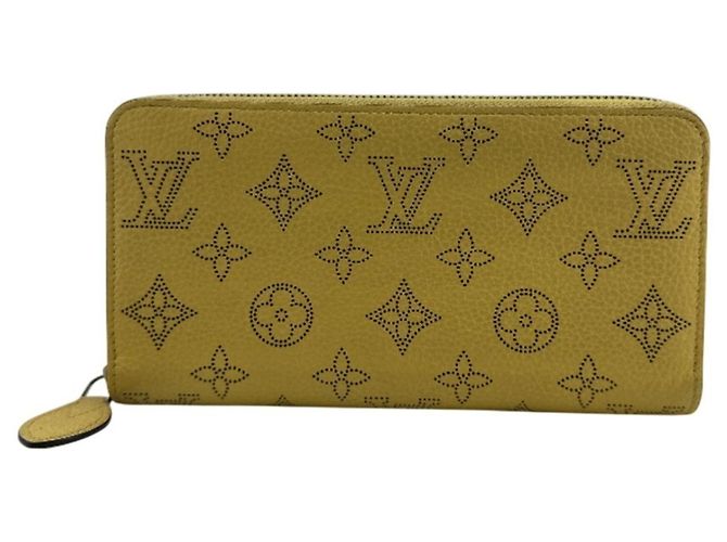 Cartera larga Louis Vuitton Mahina de cuero amarillo