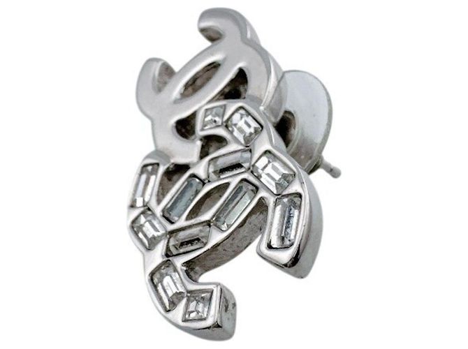 Pendientes de botón de metal plateado Chanel Plata