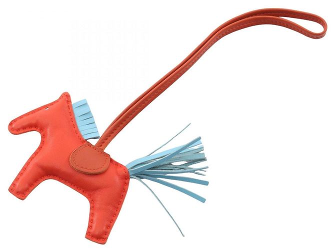 Hermès Accesorio Charm Hermes Rodeo PM Capucines Celeste Carnelian Roja Azul Burdeos