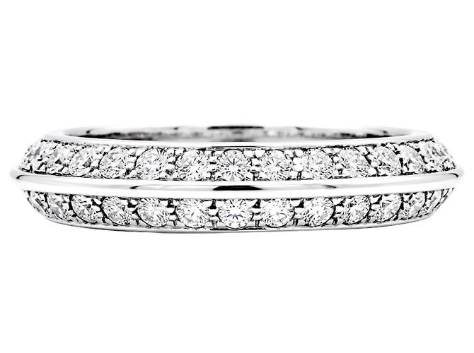Anello Boucheron "Éternelle Grâce", oro bianco e diamanti.