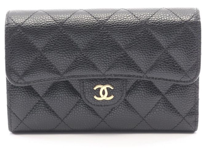 Portafoglio tri-fold Chanel Matelassé in nero