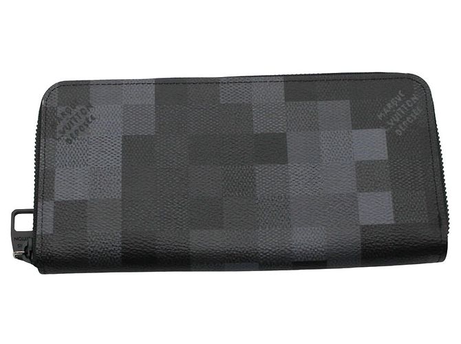 Louis Vuitton Horizontal Men's Wallet Black