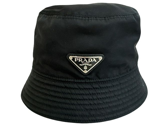 Cappello Bucket Prada in nylon nero