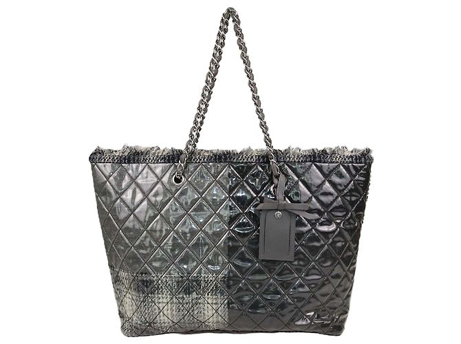 Sacola Chanel Funny Patchwork em vinil acolchoado cinza e tweed
