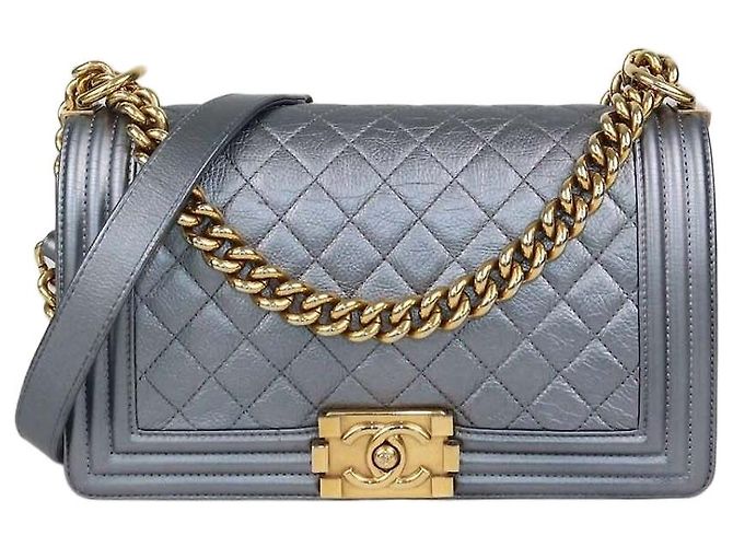 Le Boy Bolsa Chanel Medium Boy Flap em couro acolchoado cinza metálico