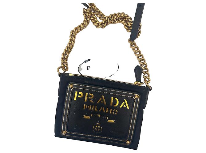 Borsa a tracolla Prada in nylon nero e pelle Saffiano