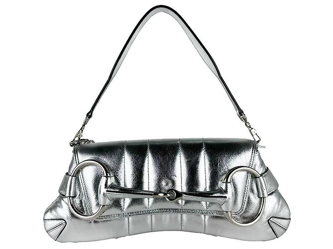 Bolsa de Ombro Gucci em Couro Prateado Prata