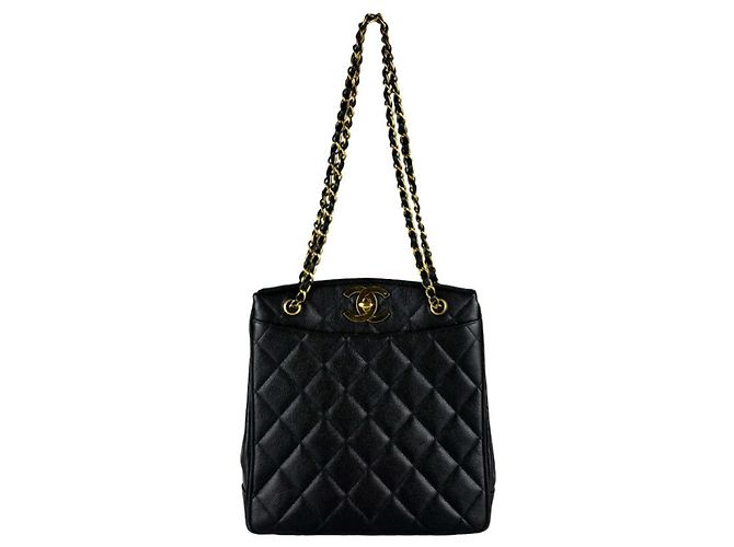 Bolso de hombro Chanel de piel de becerro granulada Negro