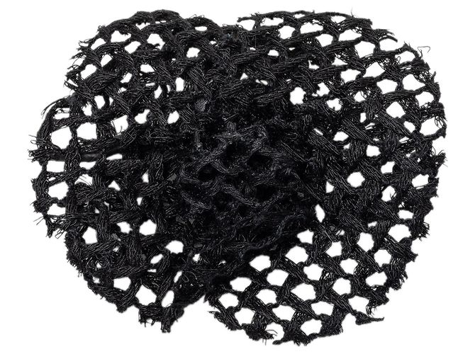 Broche épinglette Camélia en maille noire Chanel