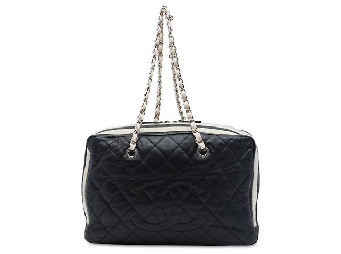 Bolsa de Ombro Chanel Lido em pele de cordeiro acolchoada preta Paris Venice Preto