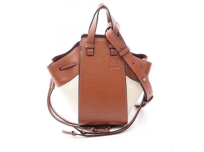 Bolsa Loewe Hammock com cordão Mini Marrom Cru
