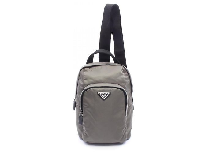 Prada Gürteltasche mit Triangle-Logo Schwarz Grün
