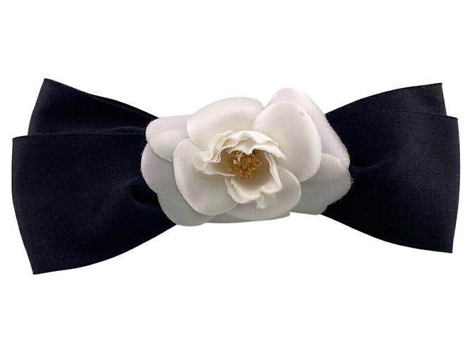 Pasador de cinta Chanel Flower Camellia Negro Blanco