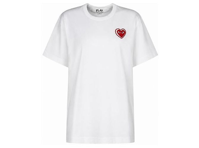 Comme Des Garcons T-Shirt weiß mit rotem Metall-Herz-Patch