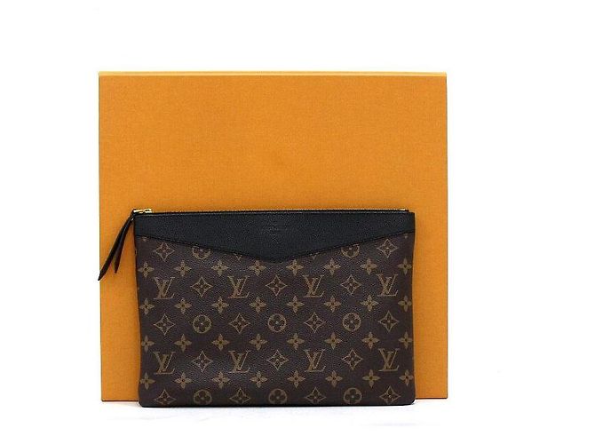 Louis Vuitton Borsa a Pochette Daily Monogram Multicolore