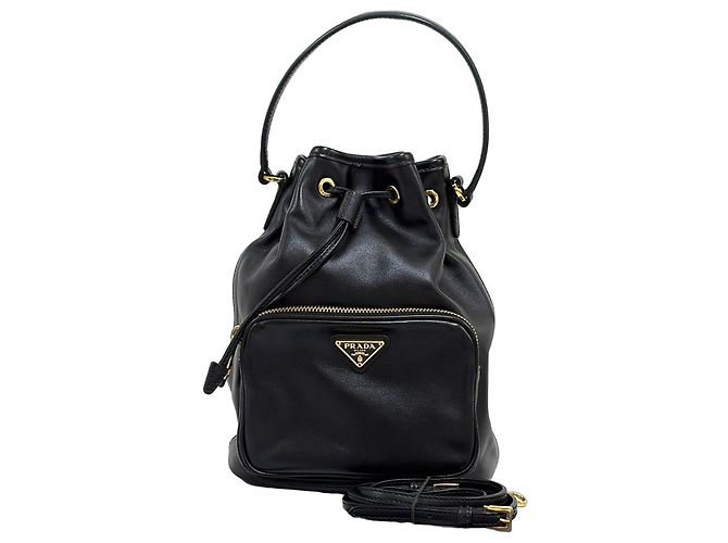 Prada Bolsa bucket em couro com logo triângulo preta Preto