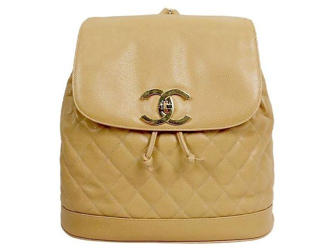 Chanel Mochila de aba acolchoada em couro caviar bege Marrom