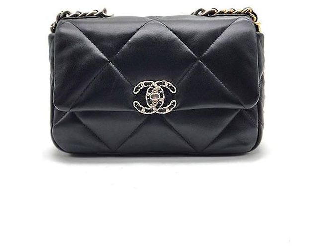 Chanel 19 Flap Bag Small in pelle nera Nero