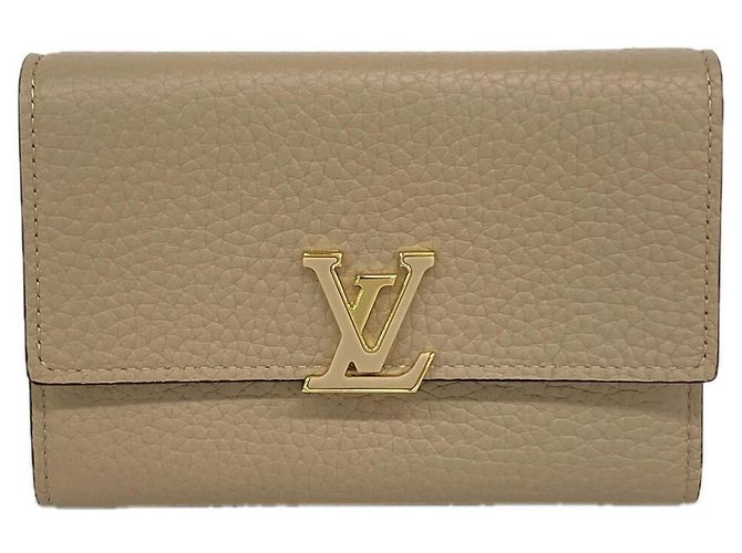 Louis Vuitton Portefeuille Capucines Compact Tri-fold Wallet
