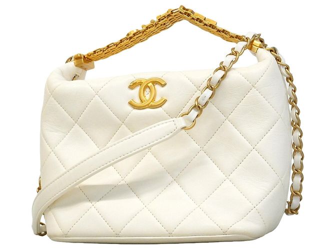 Chanel Matelassé Hobo-Handtasche mit Kette Weiß