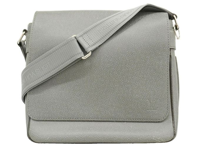 Borsa a tracolla Louis Vuitton Taiga Roman PM