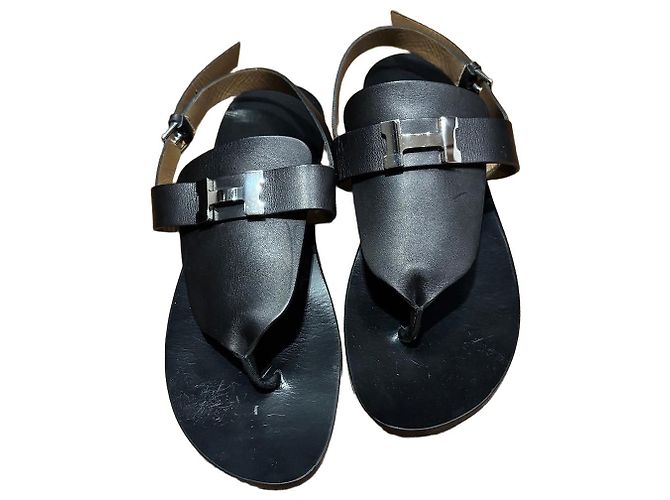 Hermès Sandali thong in pelle nera con logo H Hermes Nero