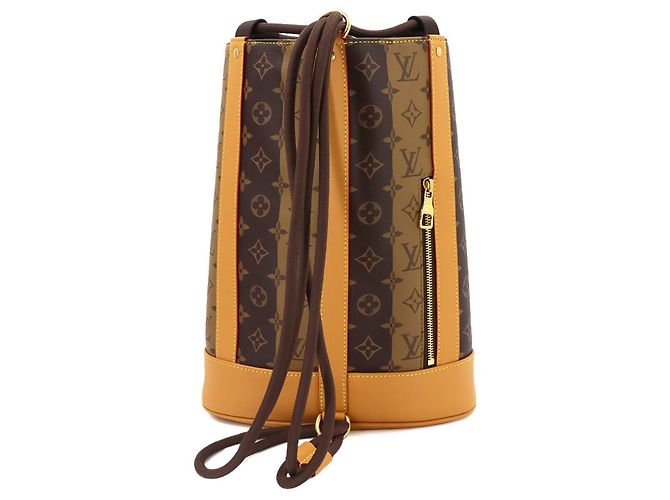 Louis Vuitton LV Squared Randonnee Schultertasche Monogramm