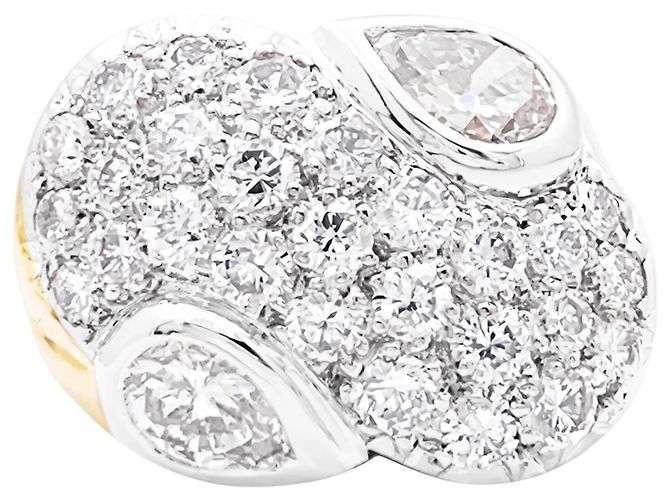 Autre Marque Anello in oro giallo, platino e diamanti a pera e brillanti.