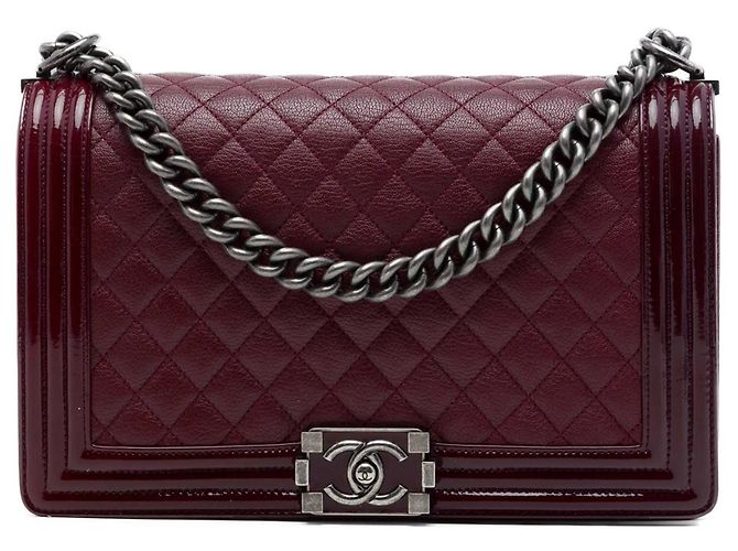 Le Boy Bolsa Tiracolo Boy Flap Chanel Medium em pele de cabra acolchoada e verniz vermelha Vermelho