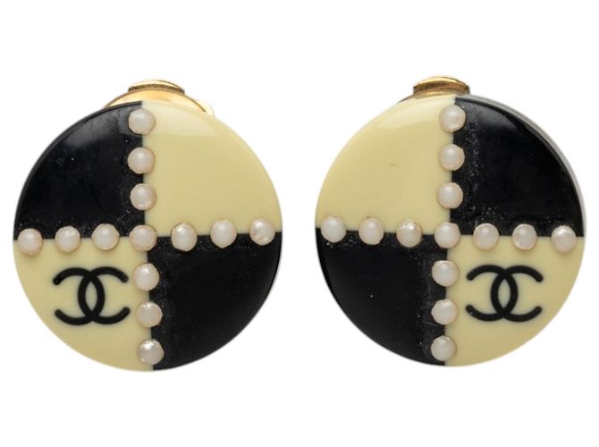 Schwarze Chanel CC Emaille-Karomuster Clip-On Ohrringe mit Kunstperlen