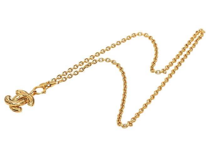 Colar com pingente acolchoado Chanel CC banhado a ouro Dourado