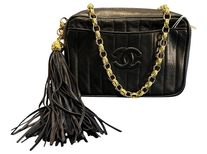 1994 Chanel CC Stepplack-Lammleder Schultertasche mit Quaste