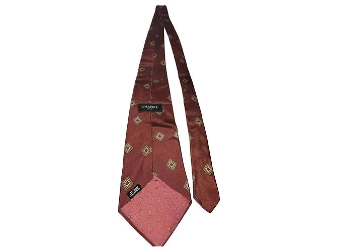 Cravatta Chanel in seta bordeaux Bordò