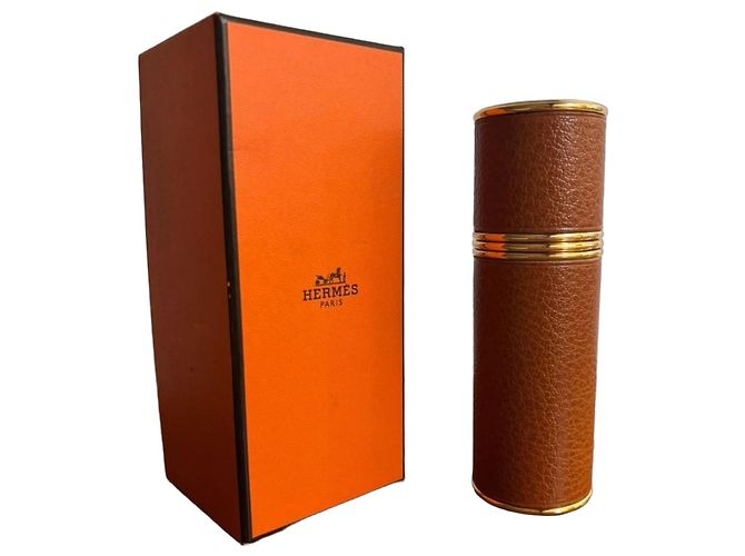 Estojo de perfume Hermès Amazone em couro marrom e metal dourado